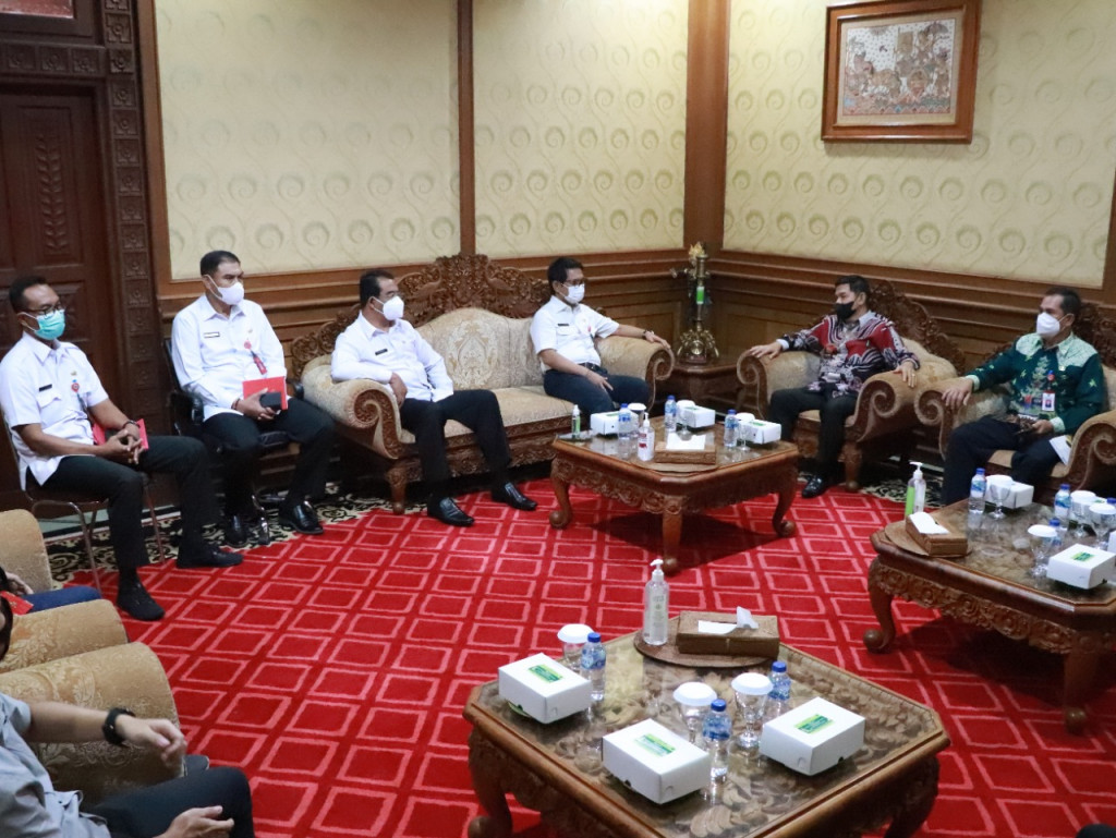 Sekda Adi Arnawa Terima Kunja Bupati Barito Timur